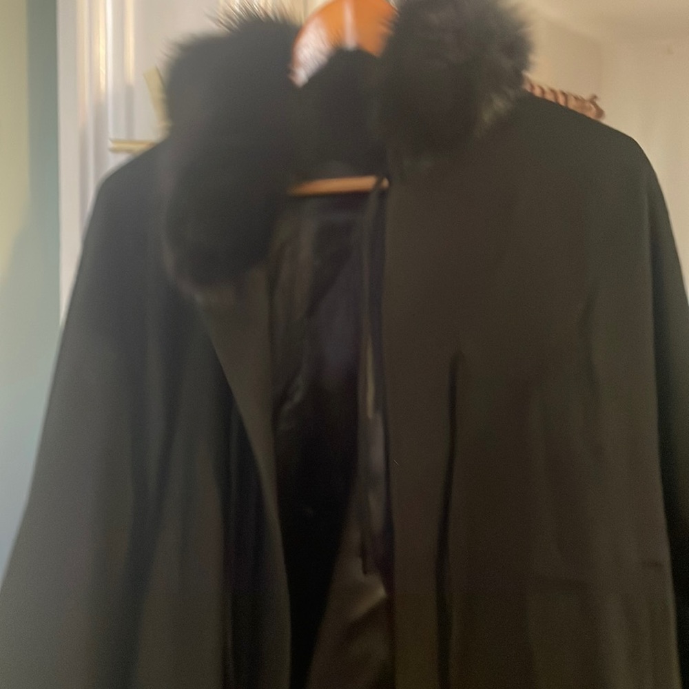 Beautifully kept swing cape